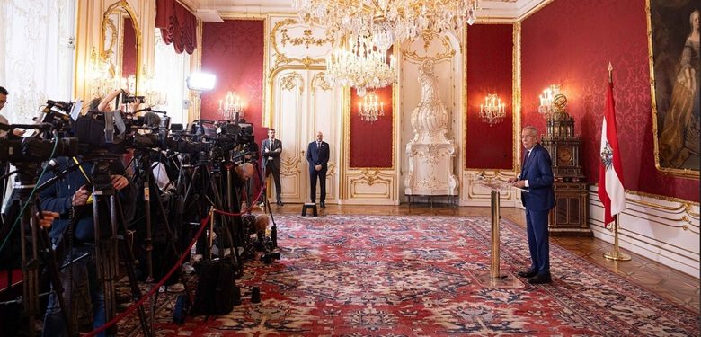 Bundespräsident Van der Bellen in der Hofburg vor JournalistInnen